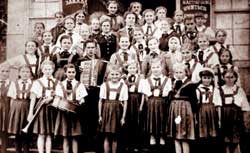 Новоуральск. 1947 год. Первые школьники города.